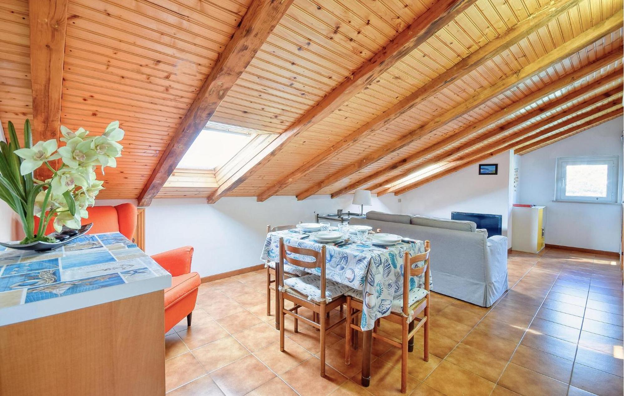 2 Bedroom Stunning Apartment In Moneglia Exterior photo